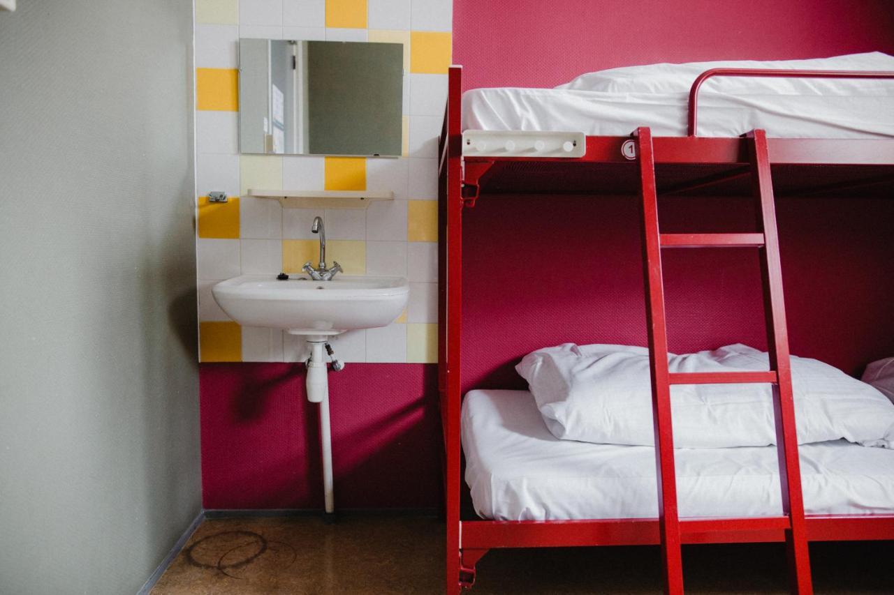 Shelter City Christian Hostel Амстердам Экстерьер фото