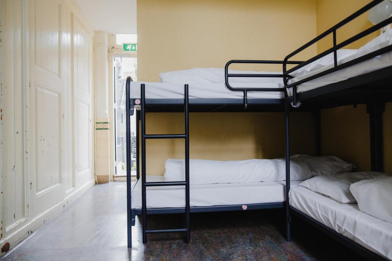 Shelter City Christian Hostel Амстердам Экстерьер фото